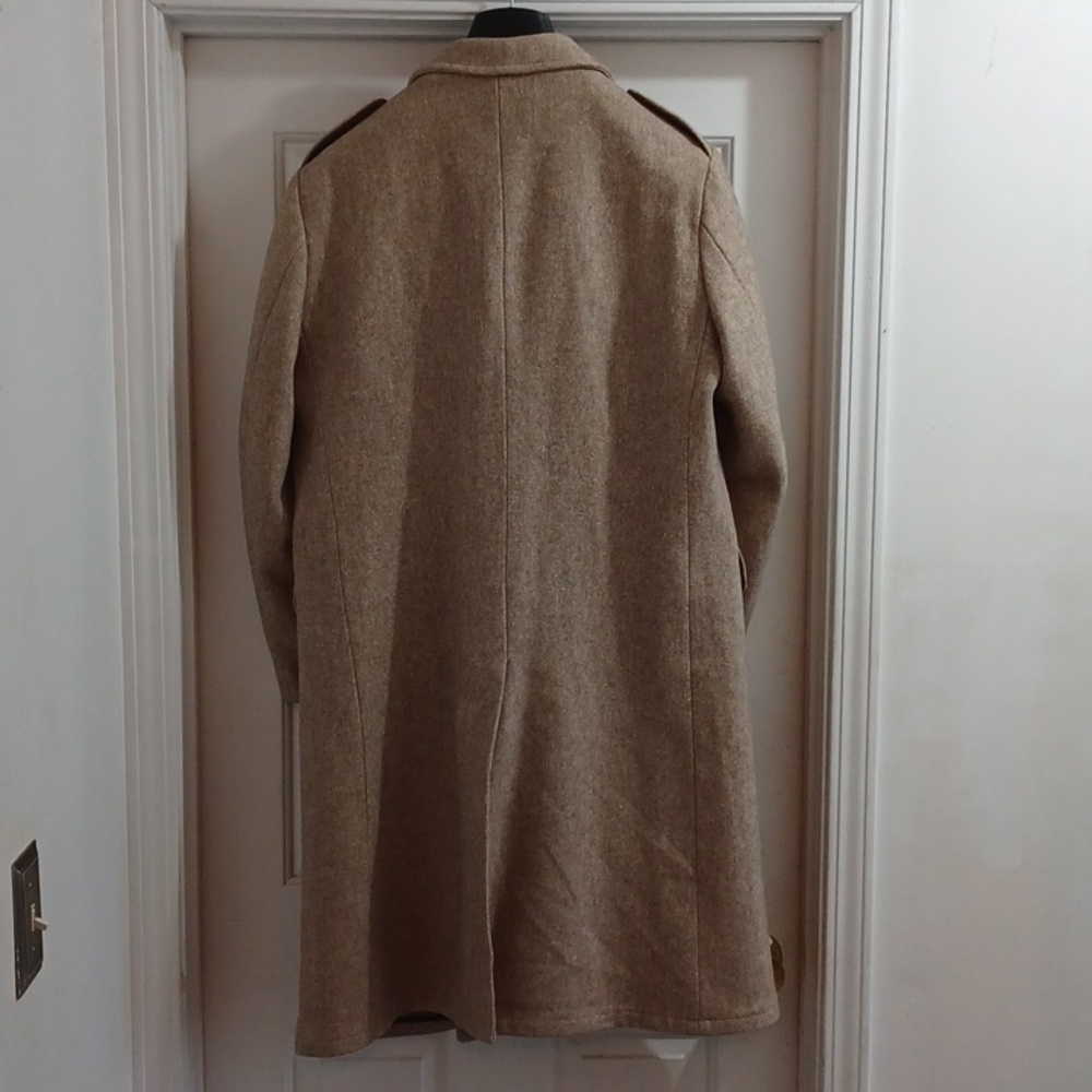 Elegant Tan Double-Breasted Trench Coat - Picture 10 of 13